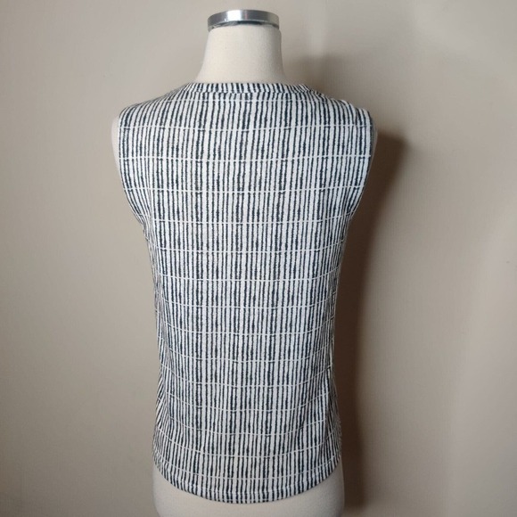 Athleta Breezy Muscle Tank White Black Print Hi Low - Picture 6 of 7